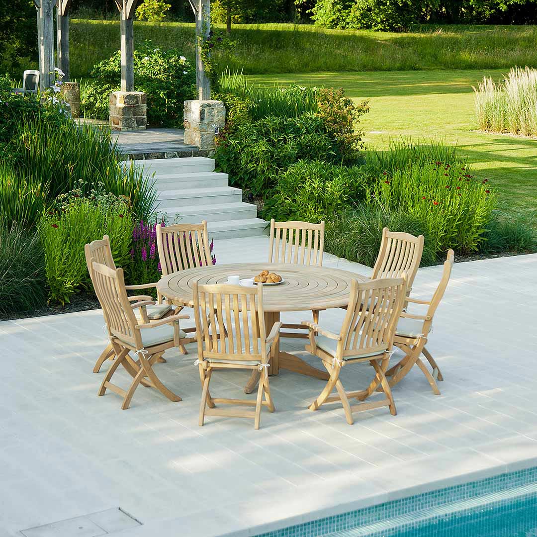 Alexander Rose 8 Seat Roble Bengal Round Dining Set - Folding Carver Chairs