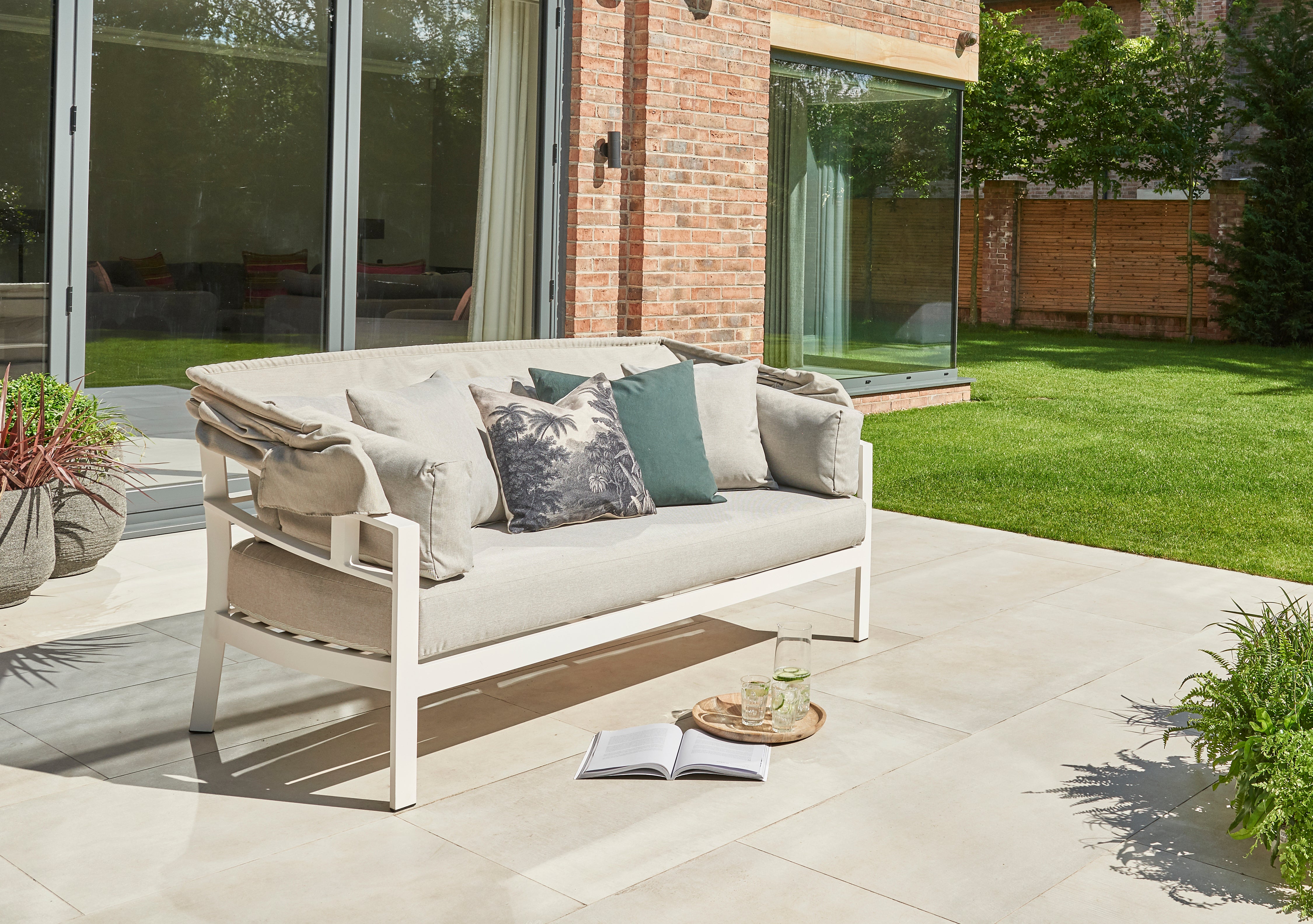 Norfolk Leisure Titchwell Aluminium Day Bed in White