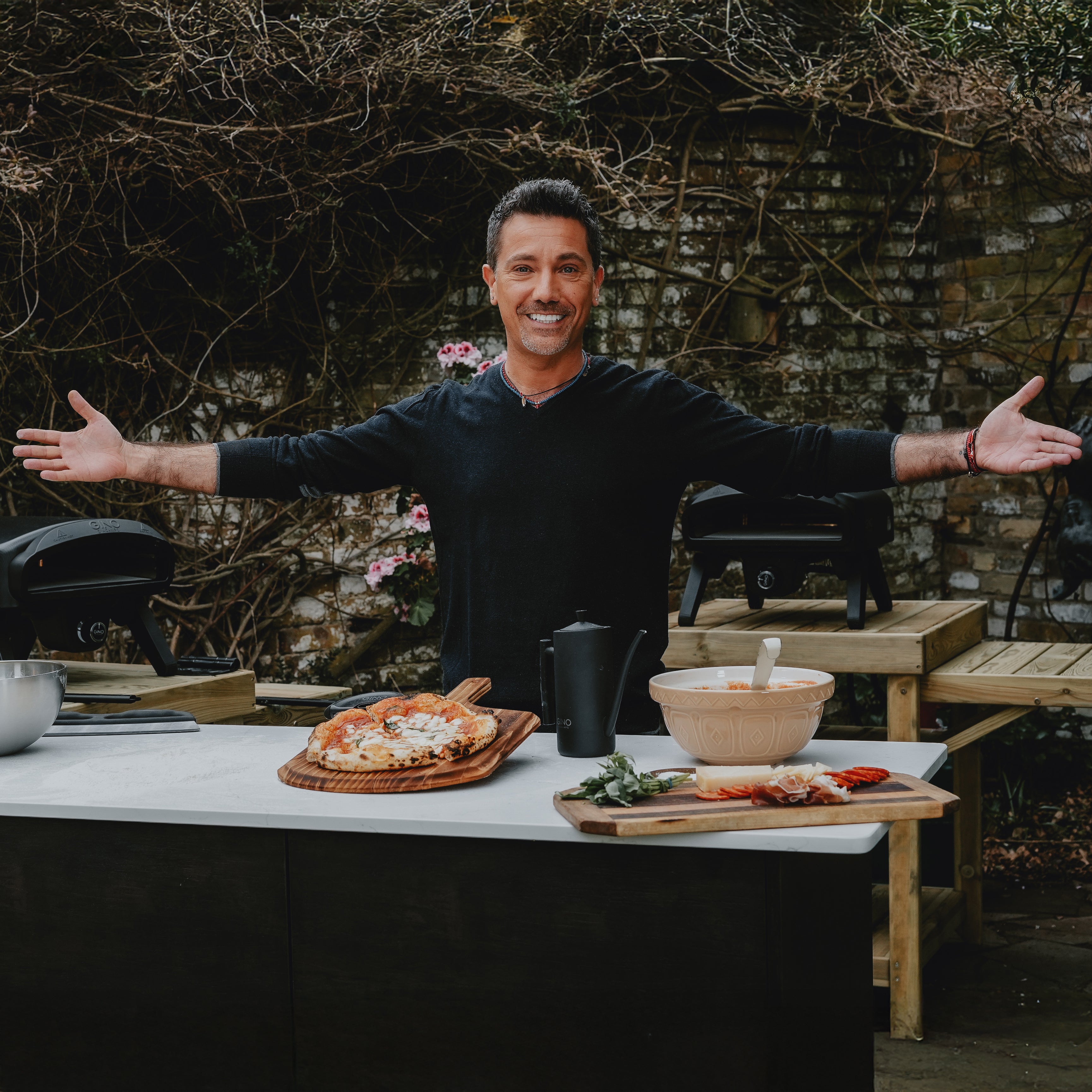 Gino D'Acampo Vesuvio - 14" Gas Fired Pizza Oven