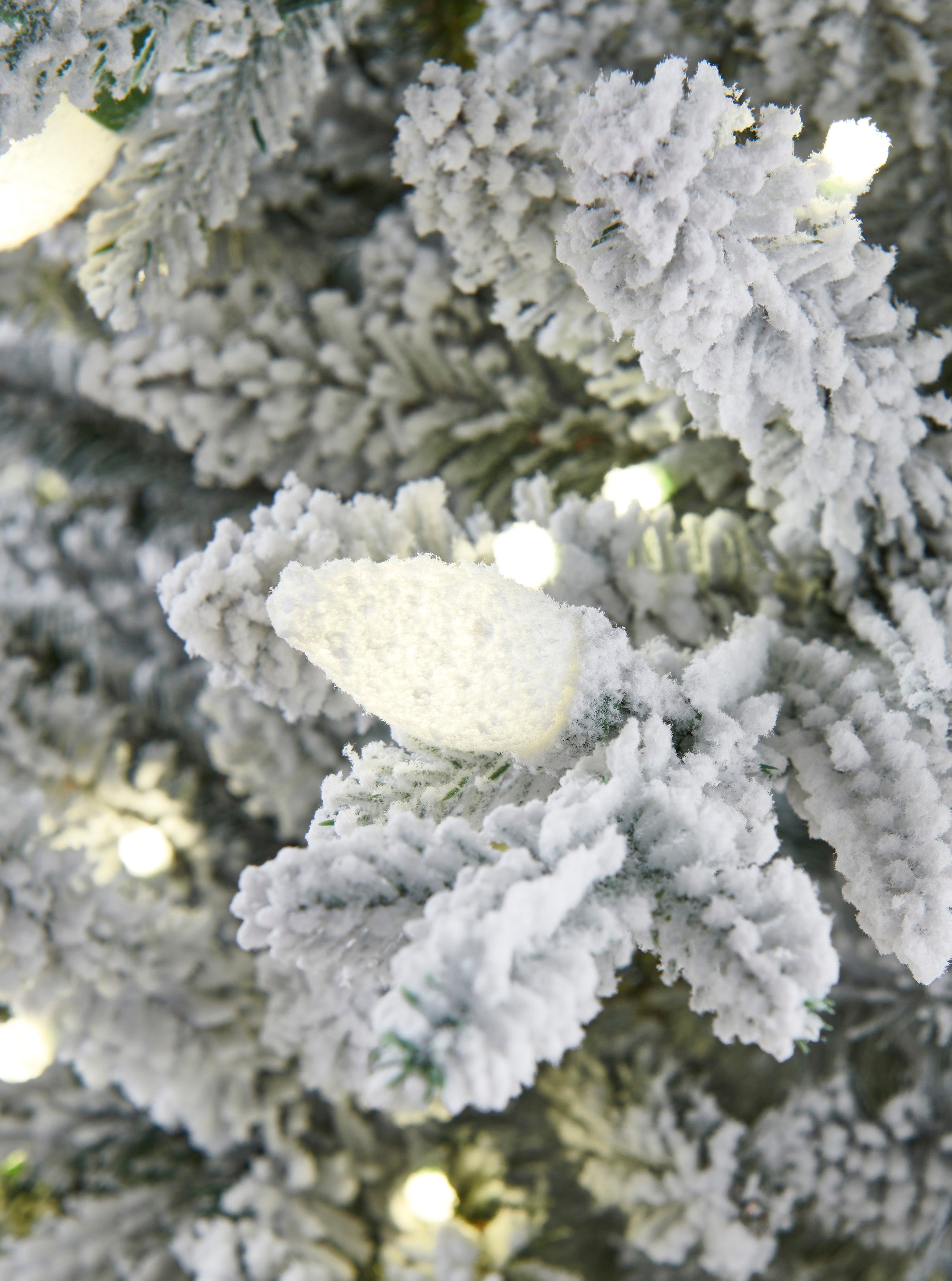 National Tree 7.5ft Frosted Dalton Fir Artificial Christmas Tree with 550 Lights