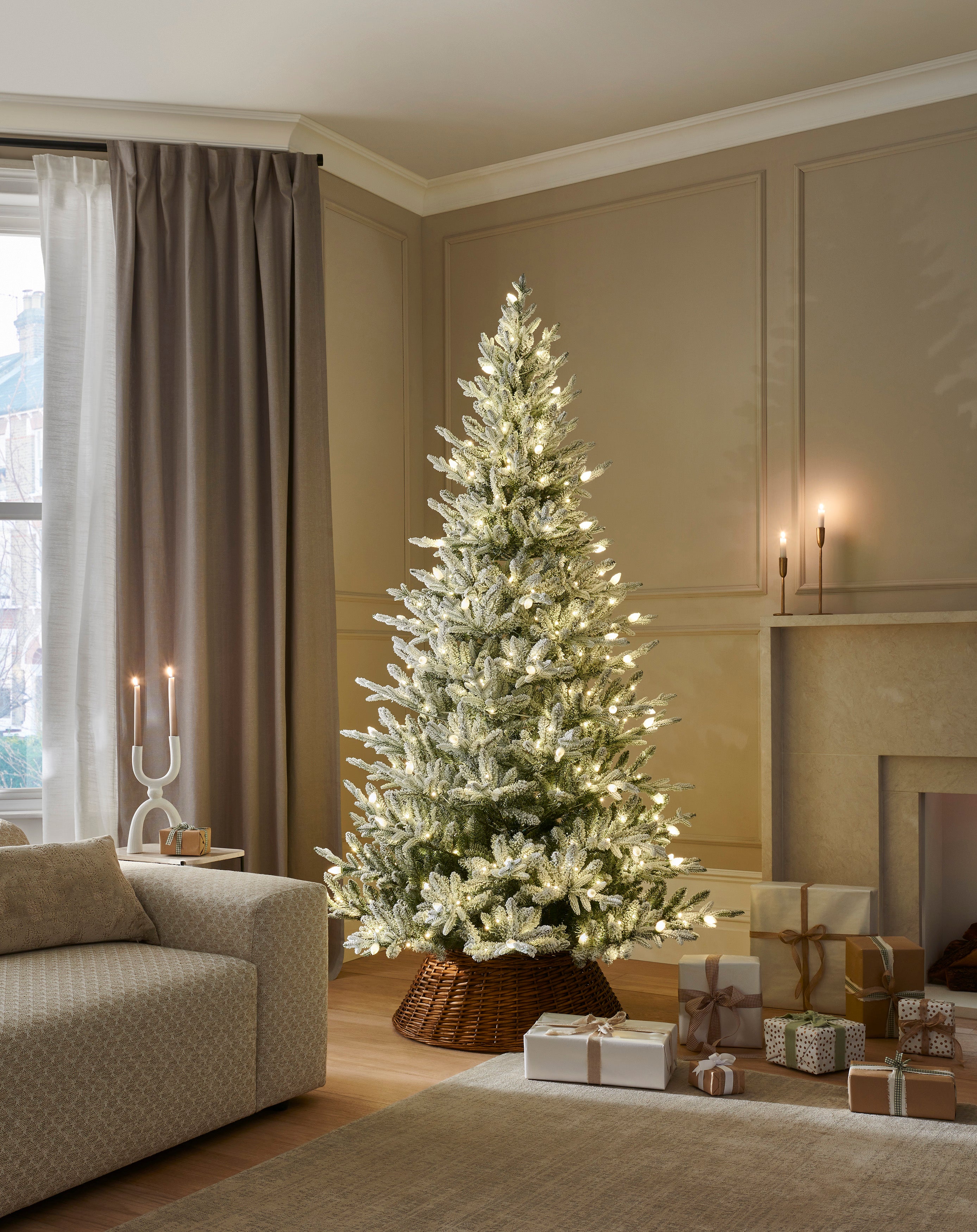 National Tree 7.5ft Frosted Dalton Fir Artificial Christmas Tree with 550 Lights