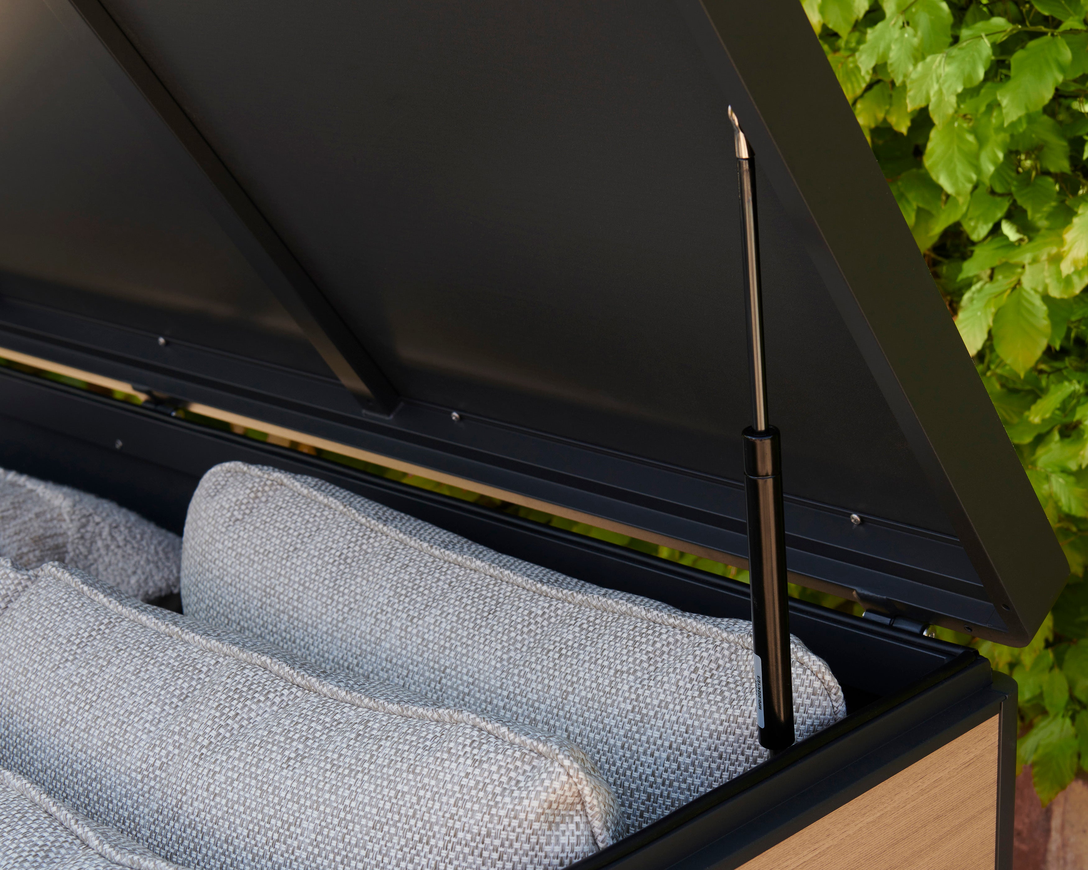 Norfolk Leisure Royce Large Size Aluminium Storage Box