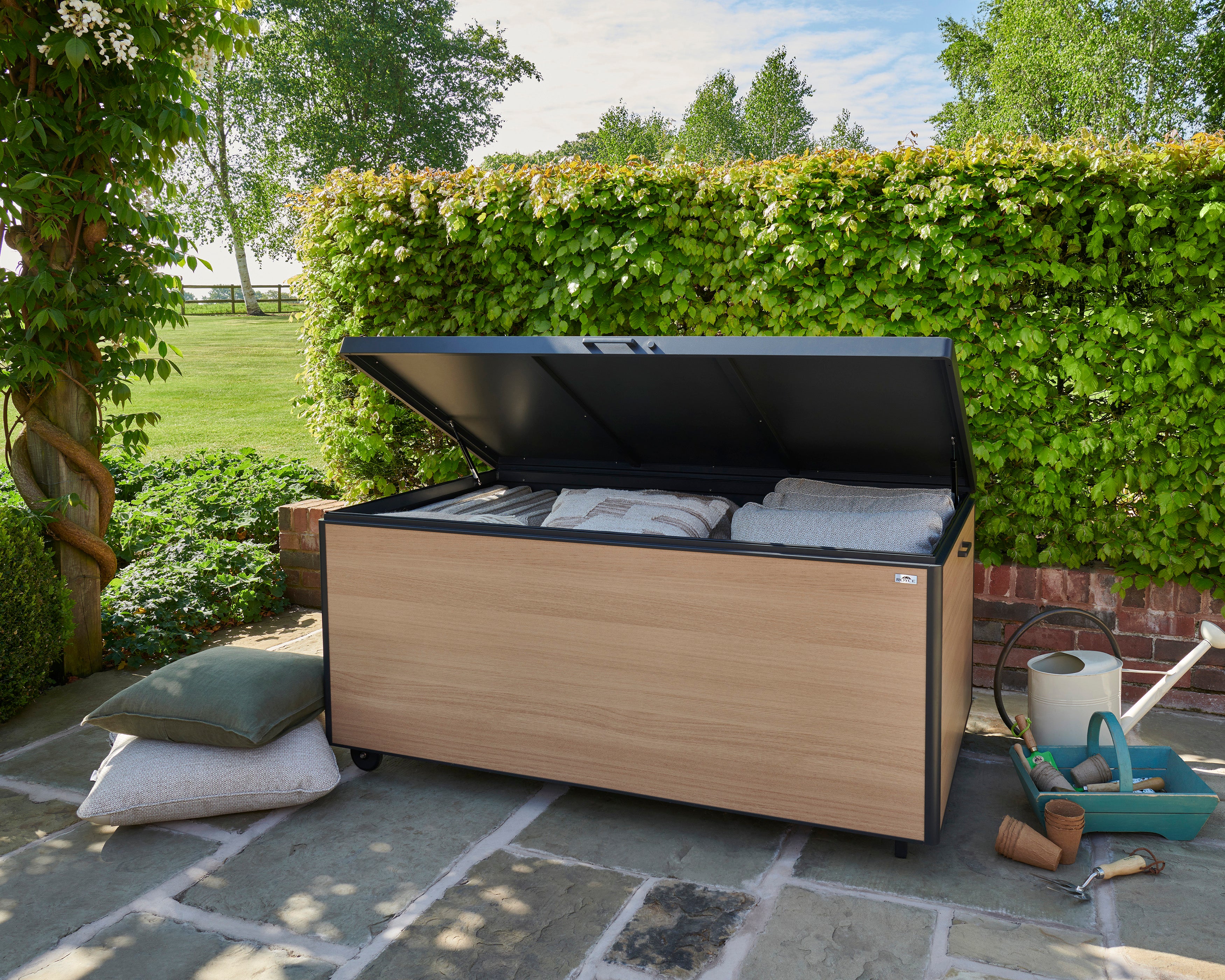 Norfolk Leisure Royce Large Size Aluminium Storage Box