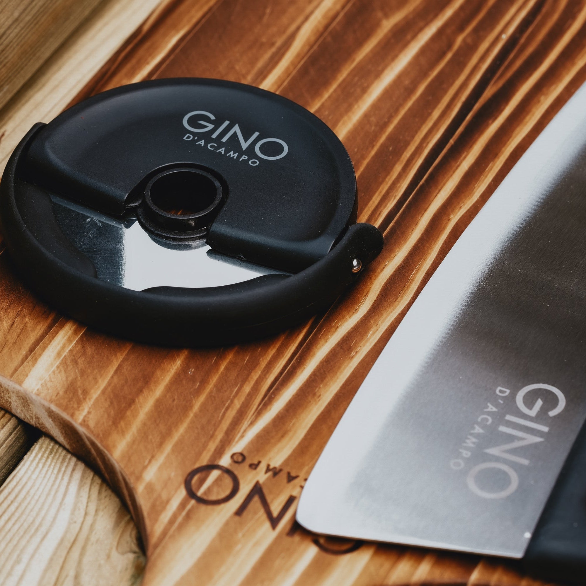Disc Style Pizza Cutter