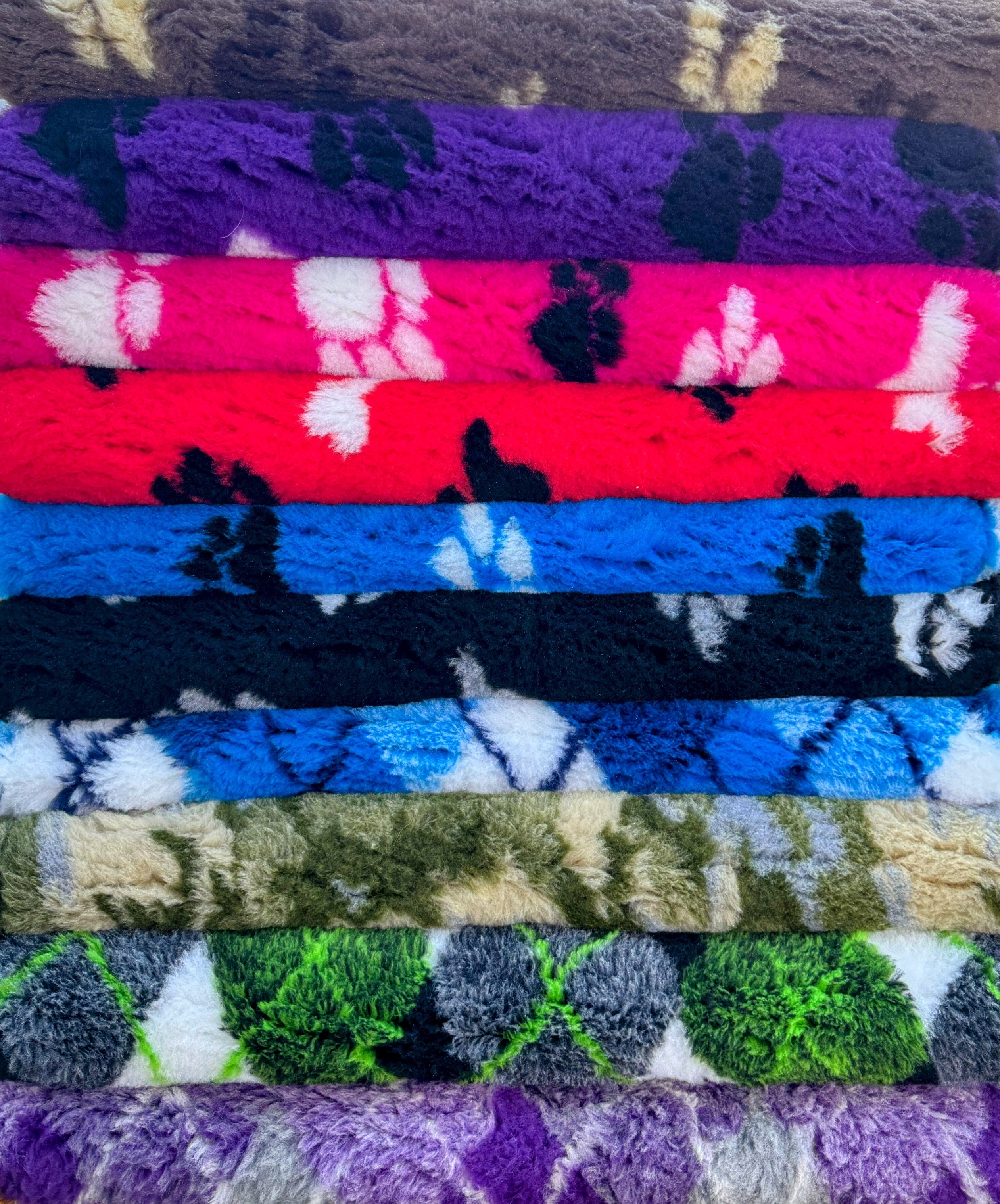 Vet Beds - Thick, Fleeced, Luxury Vet Bed in 10 Colours - Non-Slip - Available in 3 Sizes