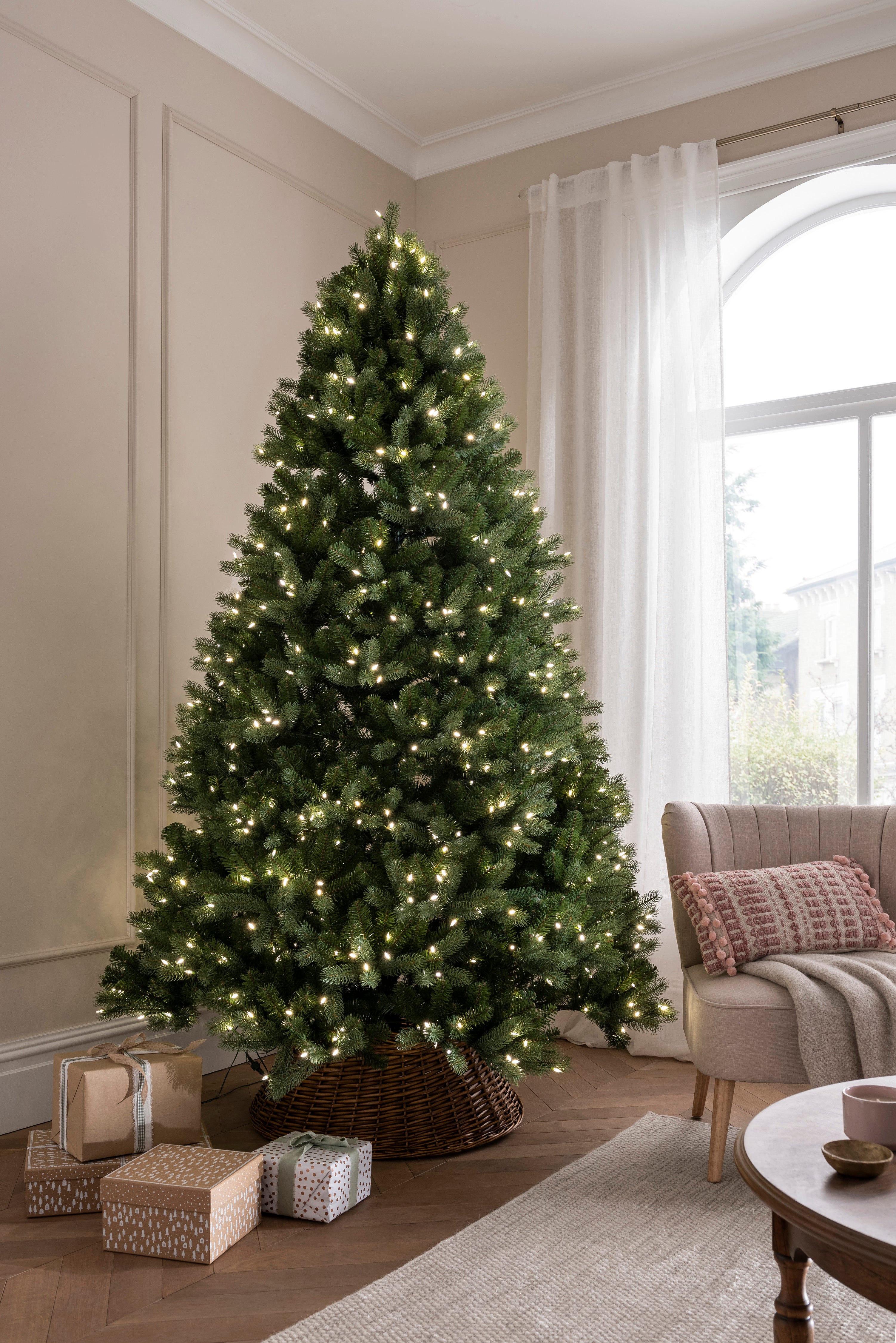 Bosk 8.5ft Pre-lit Lakeside Artificial Christmas Tree with 1000 Lights