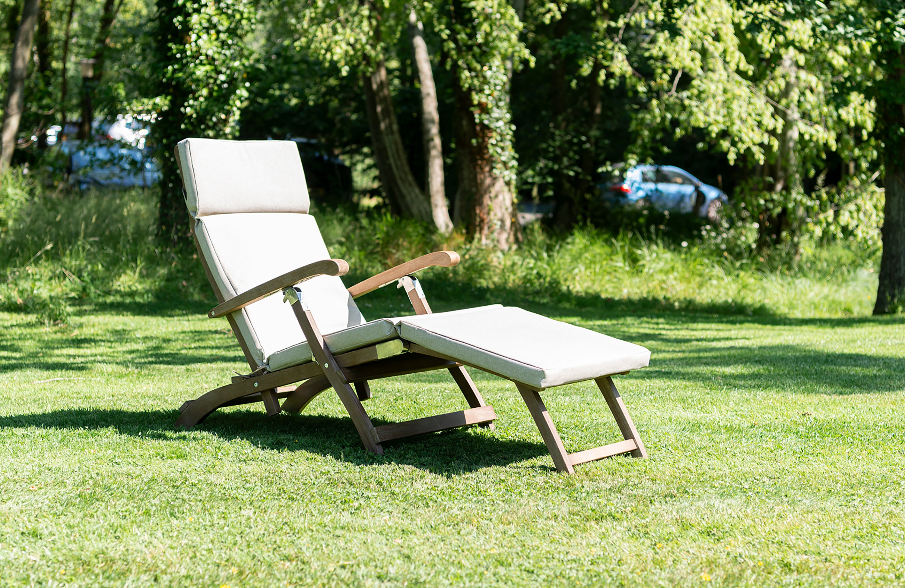 Alexander Rose Albany Steamer Chair - Crafted for Comfort and Longevity